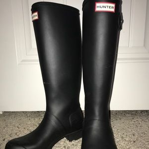 Hunter classic tall matte black rainboots